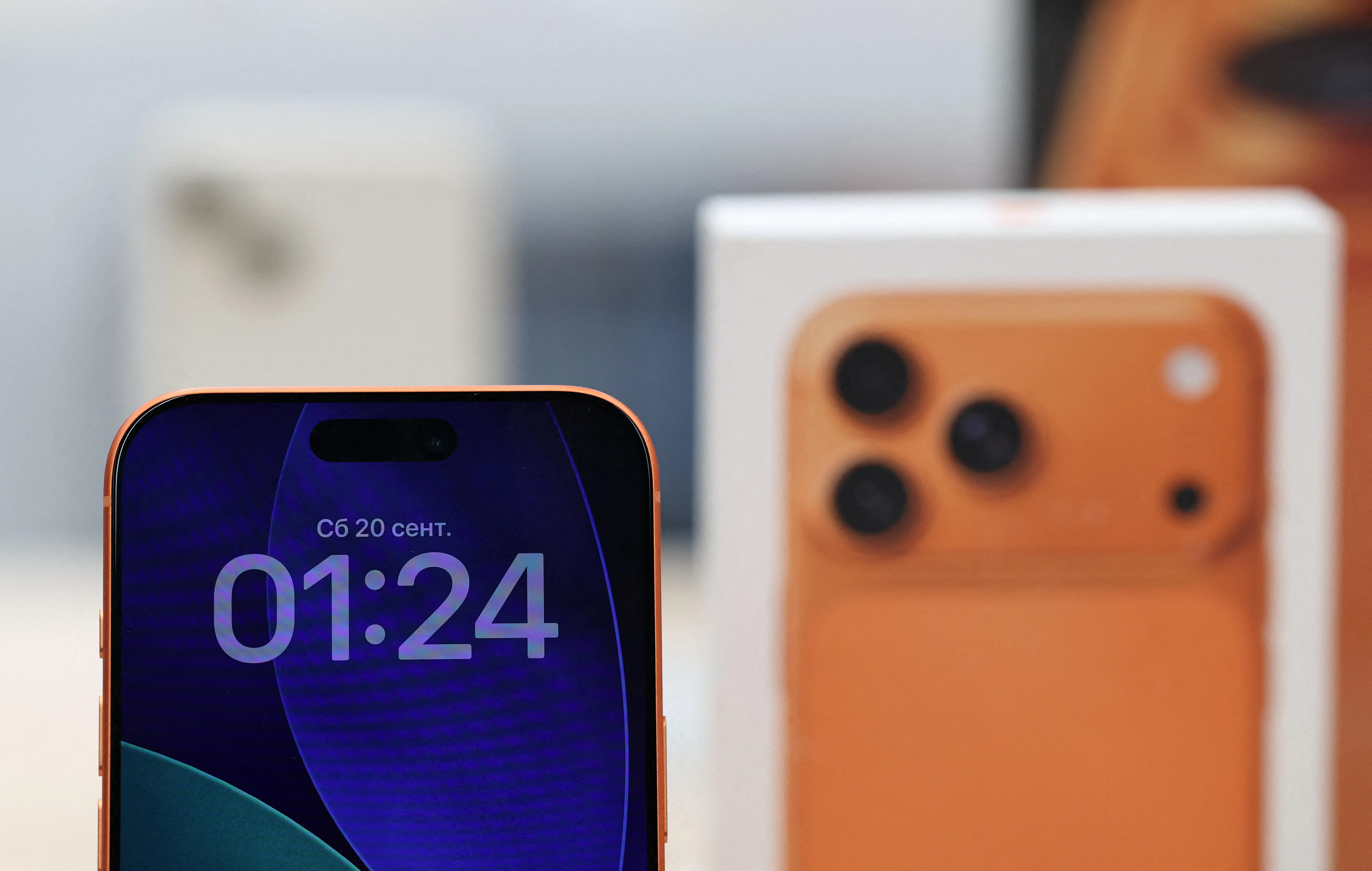在iPhone升级周期来了的情况下，苹果公司似乎开始从中国竞争对手的手中夺回它在中国市场的份额。（路透社）