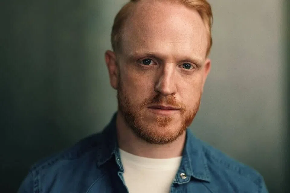 Owain Rhys Davies（欧文瑞斯戴维斯）被赞是位拥有非凡才华的艺术家。（取自Owain Rhys Davies IG）