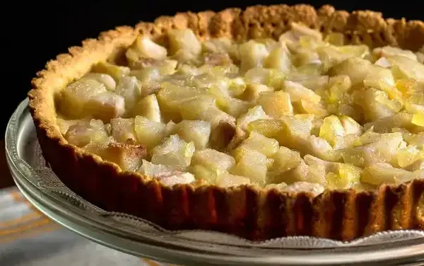 Gluten-Free Pear Ginger Tart: A Warm and Spicy Fall Dessert