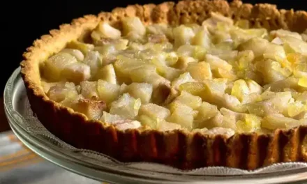 Gluten-Free Pear Ginger Tart: A Warm and Spicy Fall Dessert