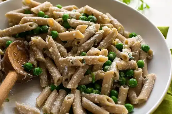 Creamy & Delicious Penne with Peas – Ready in 25 Minutes!